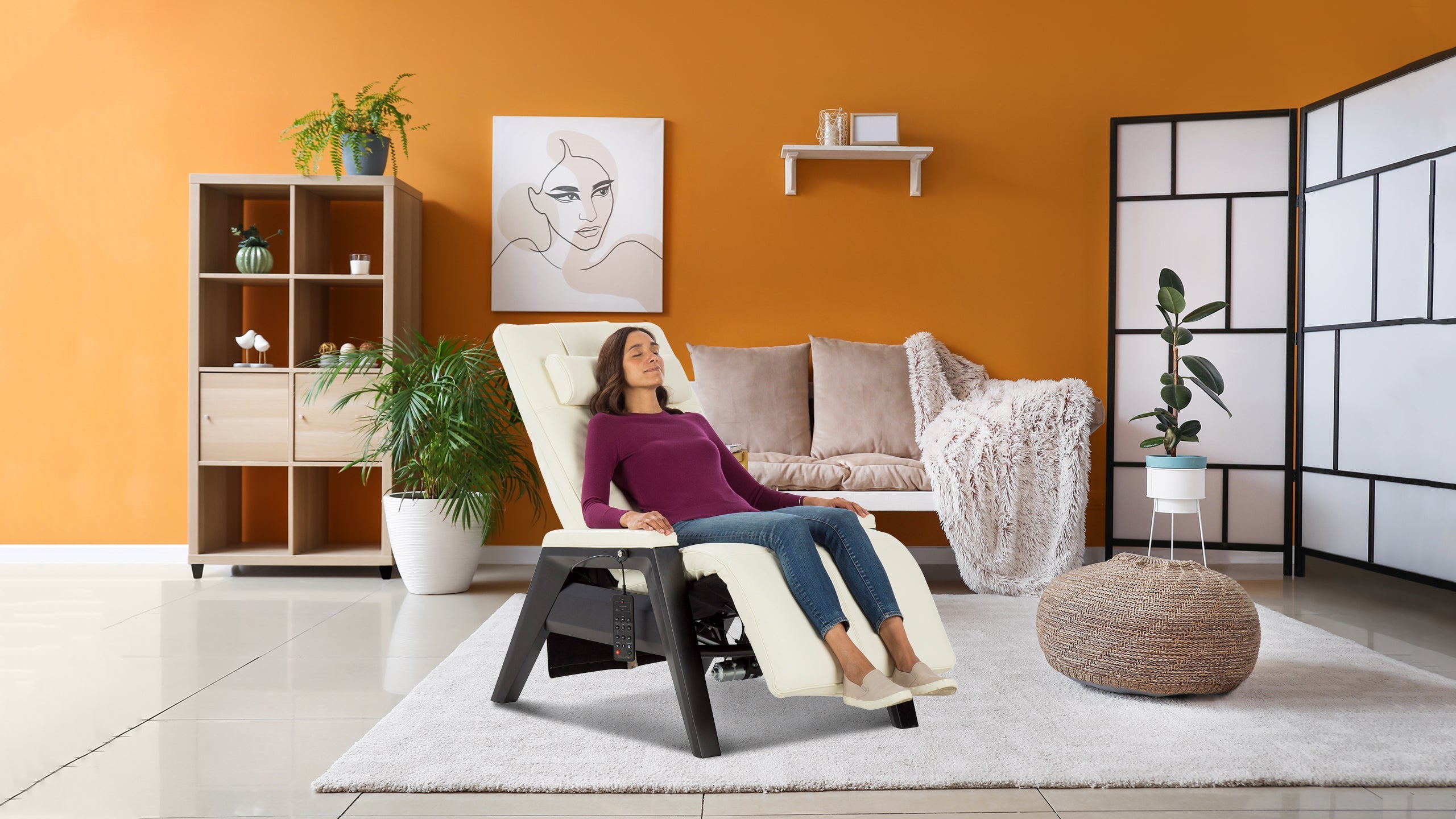Woman in a Gravis ZG Chair from Human Touch, promoting products suitable for a pregnant women